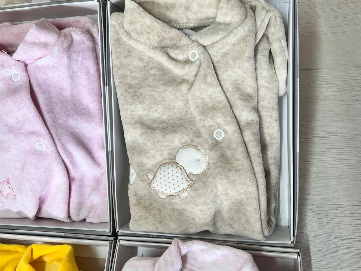 Babygrow de Veludo com Bordado — Feito em Portugal