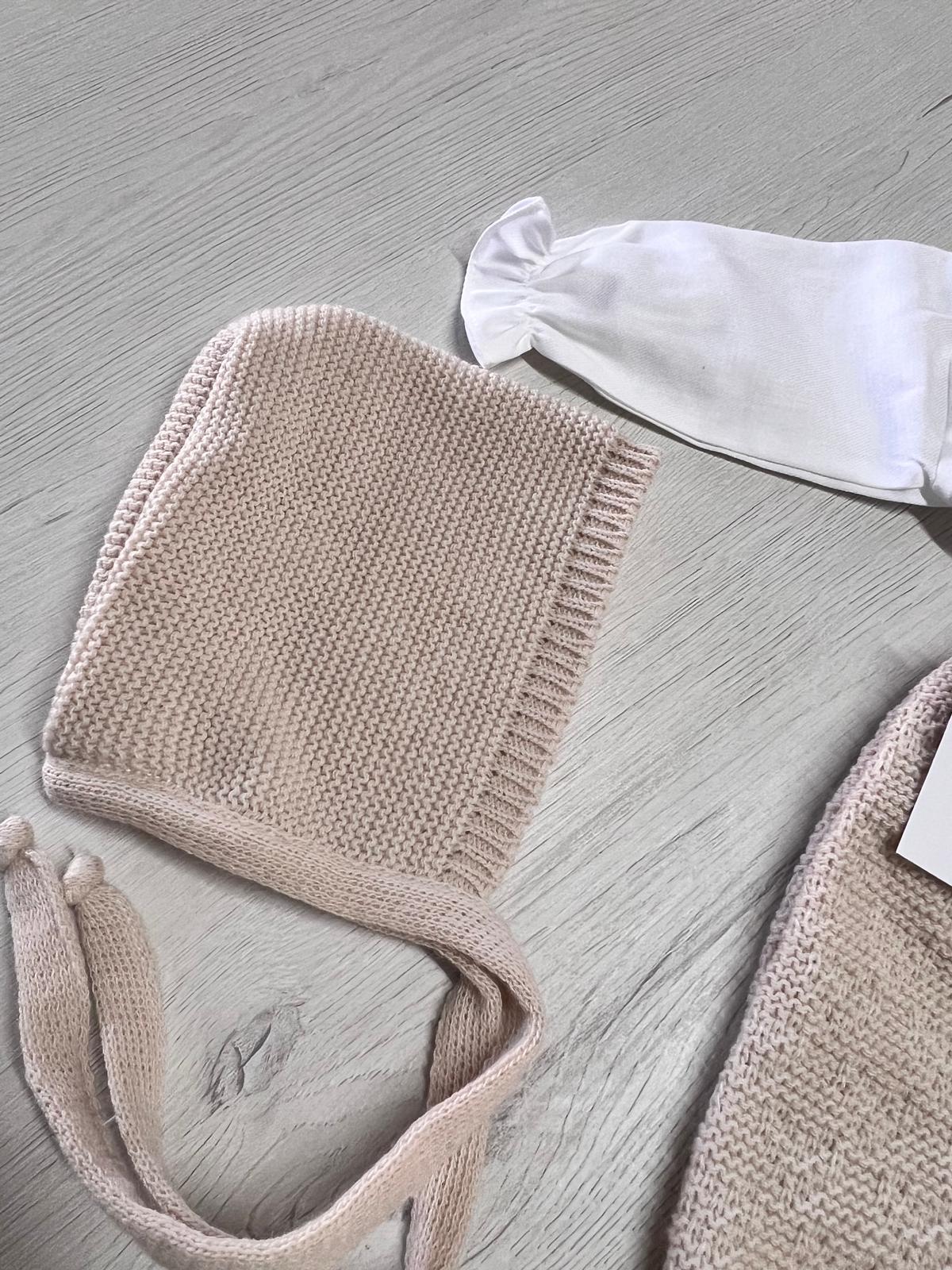 Conjunto de Saída de Maternidade em Malha com Renda