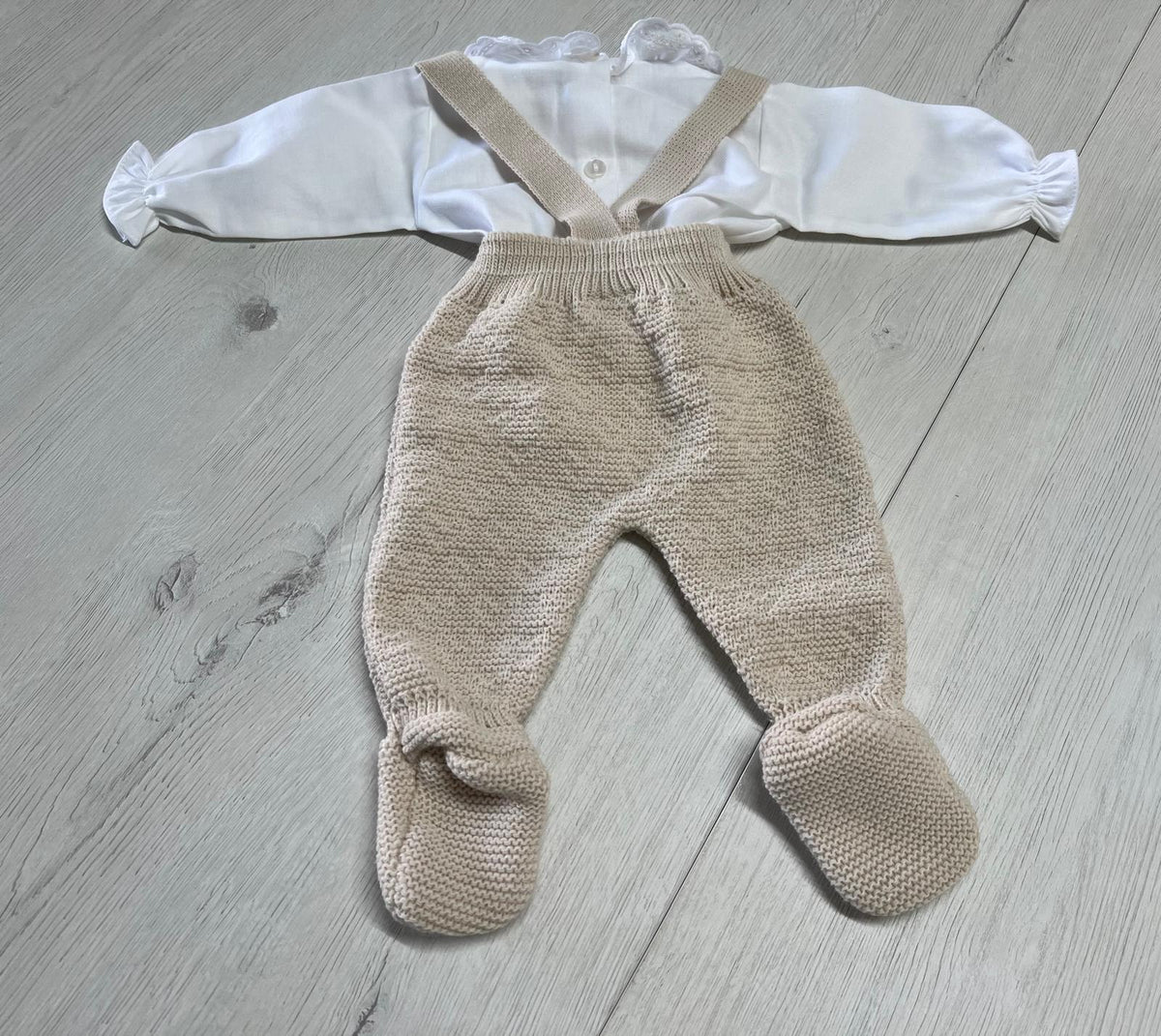 Conjunto de Saída de Maternidade em Malha com Renda