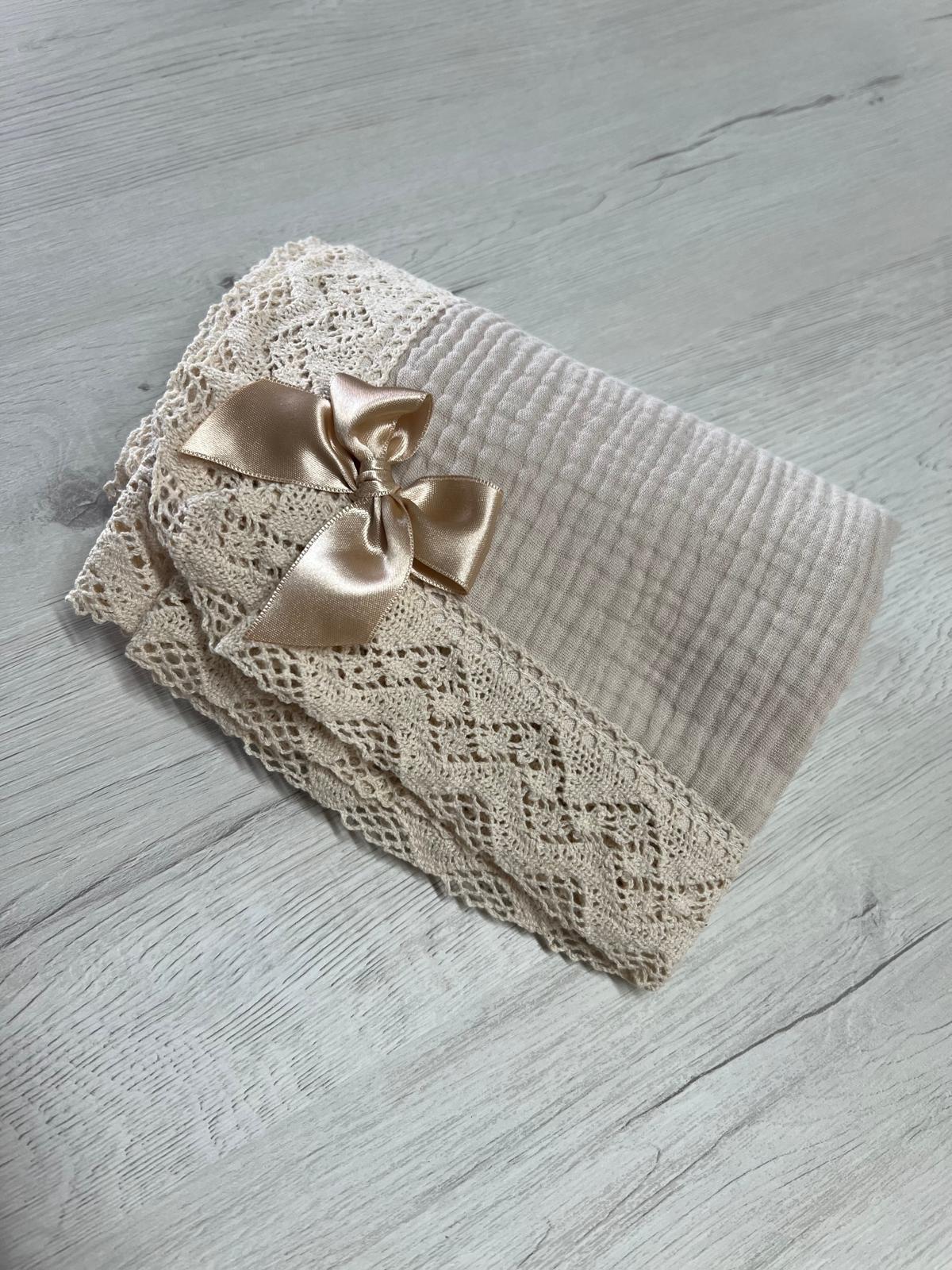 Conjunto de Saída de Maternidade em Malha com Renda