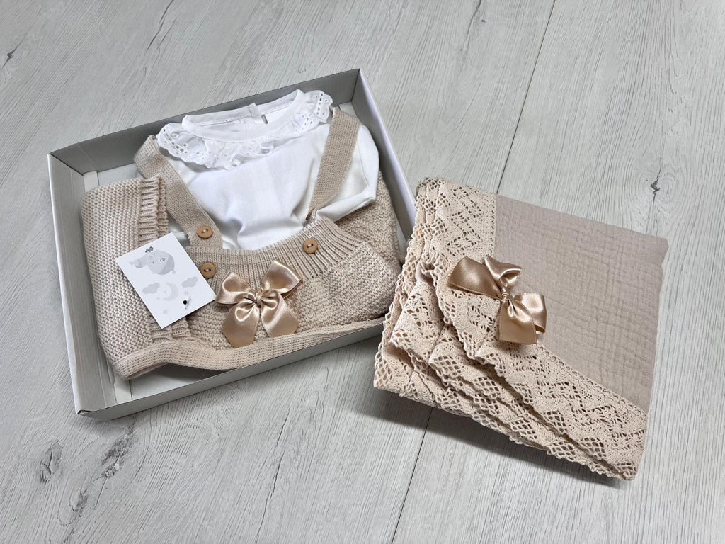 Conjunto de Saída de Maternidade em Malha com Renda